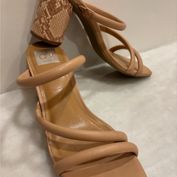 DV Dolce Vita Women's Size 9 Tan Open Toe Snake Round Heel Slip On Sandals - Picture 2 of 6